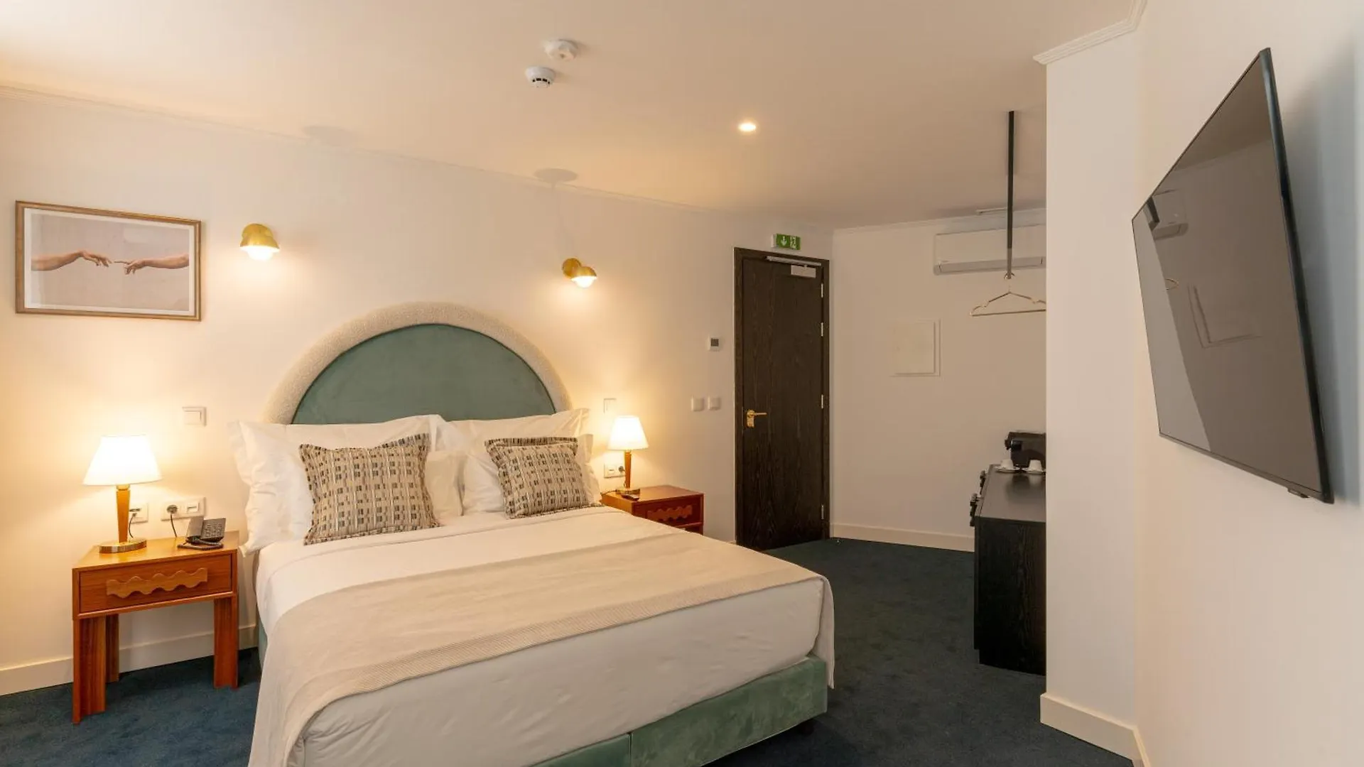 Westlight Lisboa Madalena Hotel  Lisbon