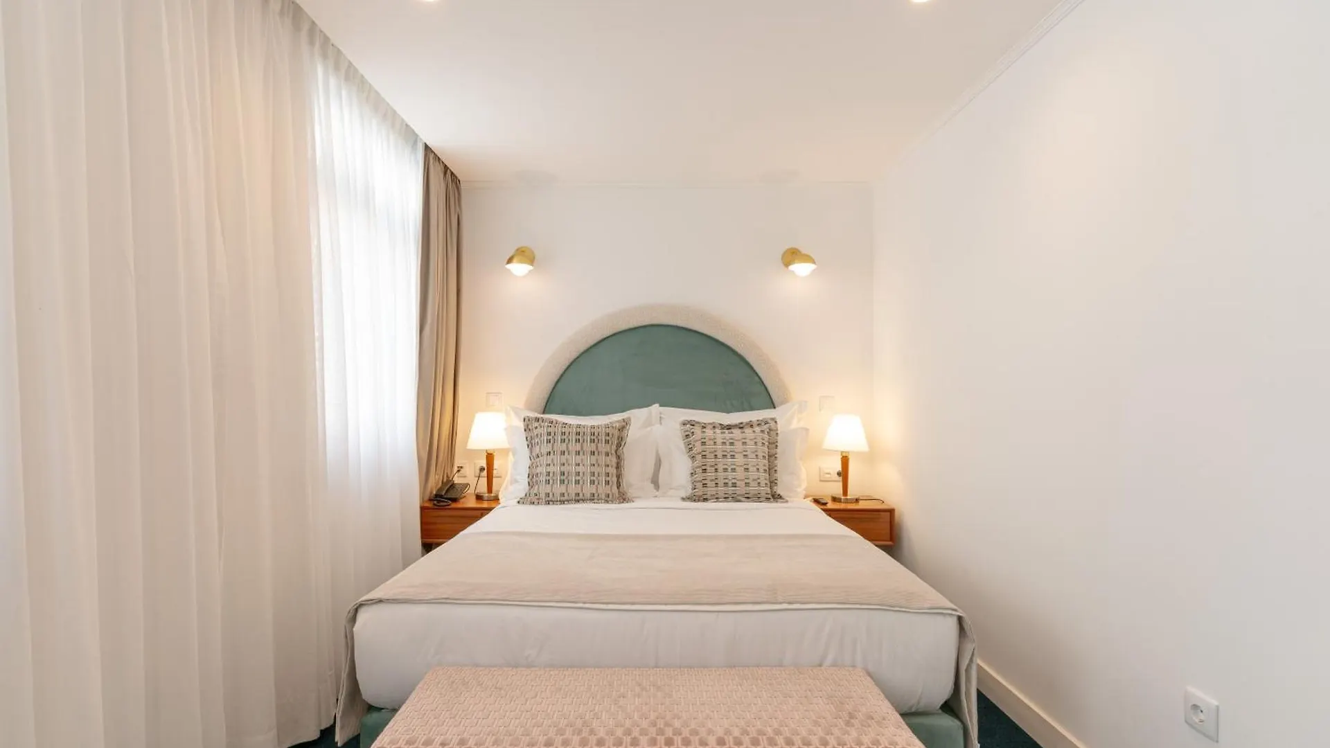 Westlight Lisboa Madalena Hotel  Lisbon